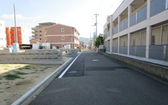 小坂４丁目 住宅用地　5号地の前面道路含む現地写真