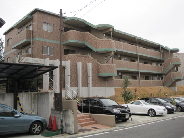 ＭＩＫＡＺＵＫＩ　ＧＡＲＤＥＮの駐車場