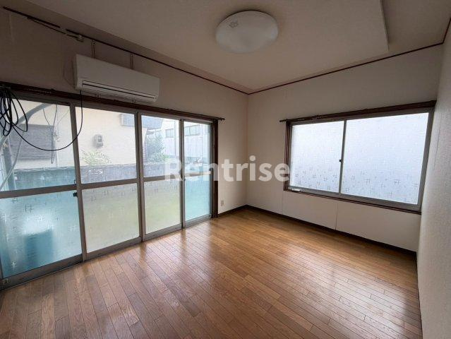 木賀本郷町南戸建ての居間・リビング