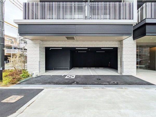 スプランディッド弁天町DUEの駐車場