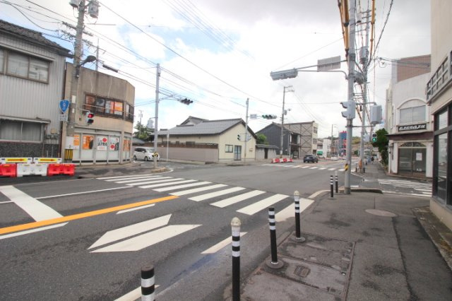 青木ビルの展望|国道９号線沿いの不動産になります。歩道もある通りになります。