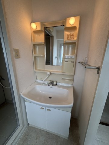 MAISON KOUMUの洗面所|脱衣スペースもあります