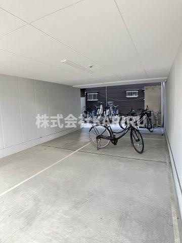 ヴィラナリー太子橋今市の駐車場