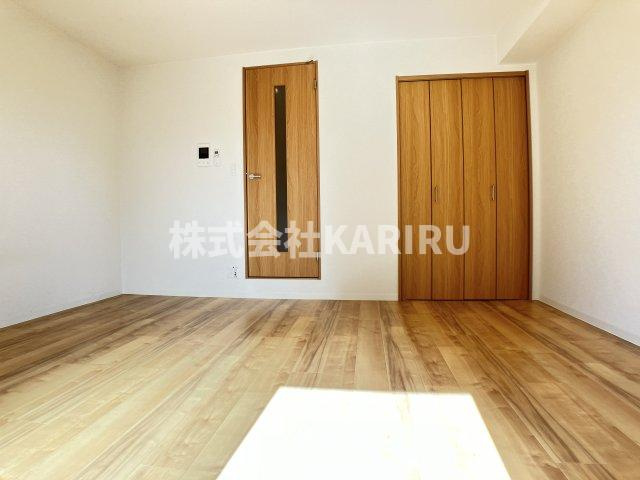 ヴィラナリー太子橋今市の居間・リビング