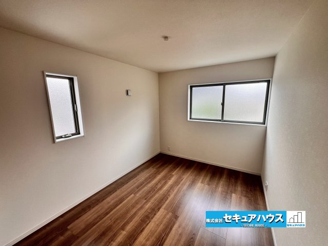 【同施工物件ご案内可能】知多市日長台　限定1棟の内観：施工例|【洋室イメージ】
◆広々とした居住空間は日々の暮らしを彩り、心のやすらぎと満足感を与えてくれます。通風と採光を考慮した設計は子供たちはのびのび育ち、家族でくつろぎと団らんを生み出します。