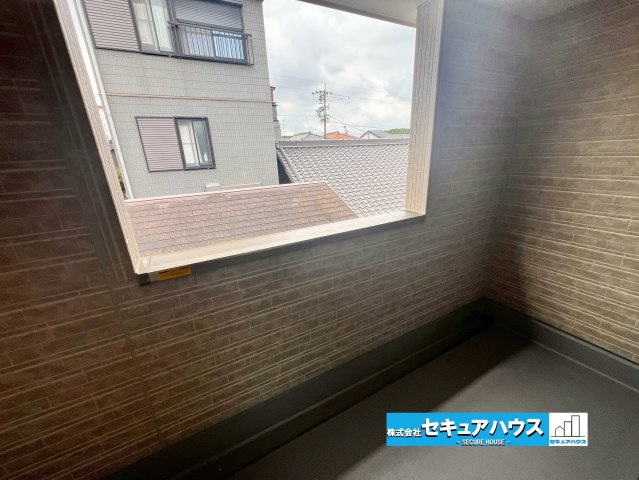 【同施工物件ご案内可能】知多市日長台　限定1棟の内観：施工例|【バルコニーイメージ】
◆見晴らしもよく、太陽の温かな温もりをめいっぱい受け止めてくれます。
太陽の光と爽やかな風を受けたお洗濯物はあっという間に乾き、取りこむ時には太陽の匂いを感じられそうですね。　