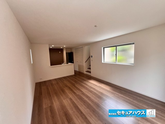 【同施工物件ご案内可能】知多市日長台　限定1棟の内観：施工例|【LDKイメージ】
◆家族揃ってリビングで過ごすお休みの日が、楽しみになる場所となることでしょう。
対面式のオープンキッチンは、家事をしながら家族の様子が一目でわかる安心＆便利設備♪