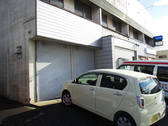 小坂町４丁目店舗　倉庫のエントランス