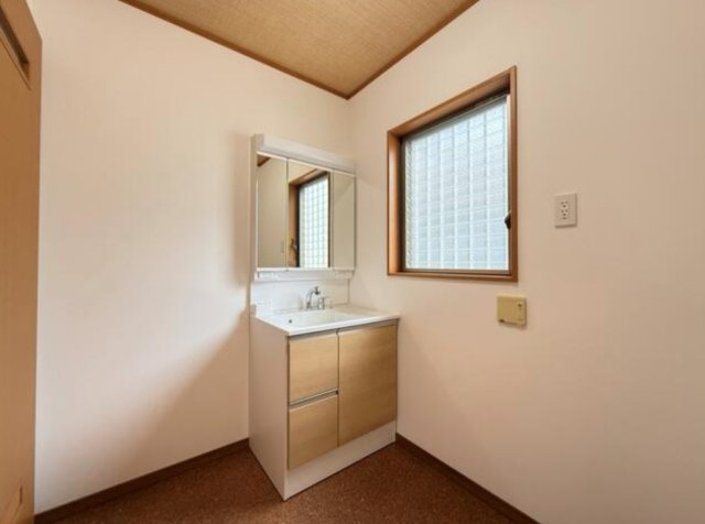 知多市八幡字堀切　中古戸建【GRAFARE REUSE HOUSE】の独立洗面台