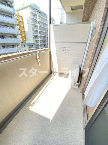 大阪市淀川区西宮原１丁目の賃貸マンションのバルコニー