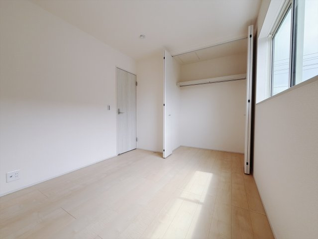 【新築戸建】藤岡市藤岡第13の洋室|■2階洋室｜2階各居室には収納をご用意しています♪常にお部屋を綺麗に保てます！小さなお子様も自然とお片付けができるようになるのでうれしいですよね！