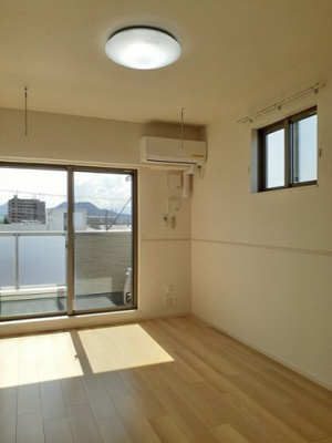 【居間・リビング】 | カノン | こちらの居間で趣味の時間をお楽しみください
