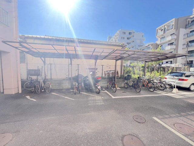 グランピア今宿の駐輪場