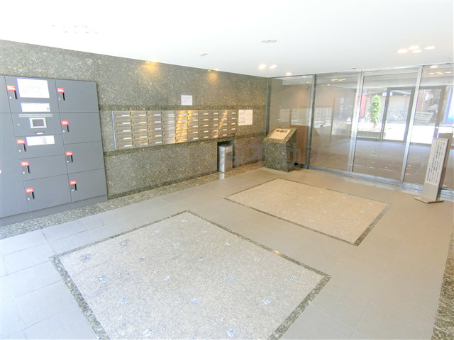 ルーブル東蒲田参番館のエントランス|防犯カメラTVモニター付オートロック宅配BOXメールBOX管理人室　エントランス