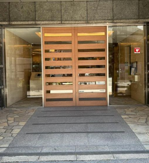 クレストフォルム上野グランステージのエントランス|毎日通るエントランスはこのようになっています