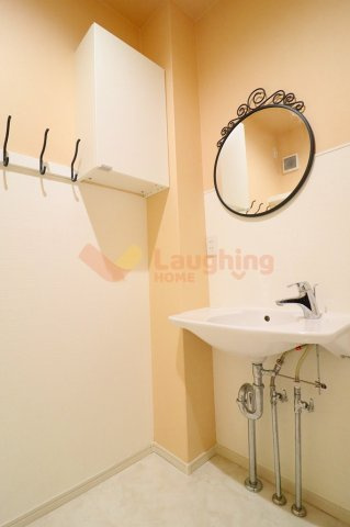 DaitoStyleTINAの独立洗面台|朝の身支度には欠かせない独立洗面化粧台※別号室の写真です