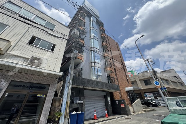 グローリア高井田の外観