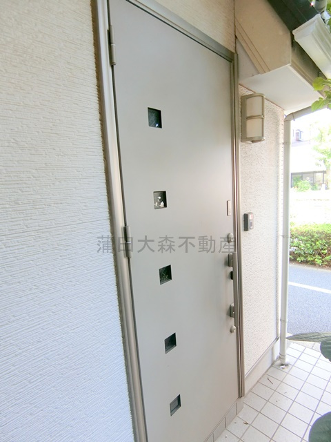 大田区田園調布１丁目住宅の玄関