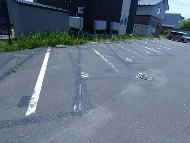 ラ・グラース昭和南の駐車場