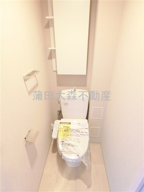 プライムネクサス大森北のトイレ|棚収納と温水洗浄便座付きのトイレ