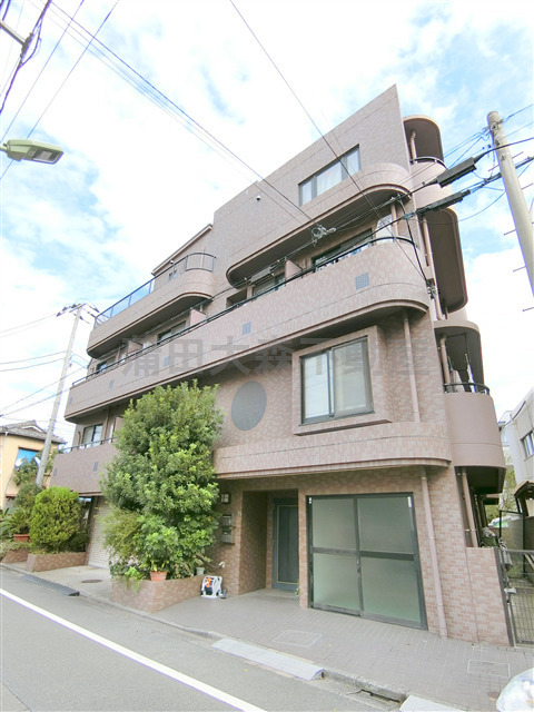 シンフォニー森ケ崎の外観|2000年6月築　RC鉄筋コンクリート造地上4階建て総戸数18戸
オートロック付バストイレ別光ファイバー対応の賃貸マンション