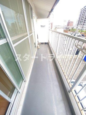 大阪市淀川区加島３丁目の賃貸マンションのバルコニー