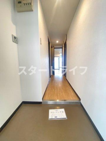 大阪市淀川区加島３丁目の賃貸マンションの玄関