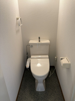 トランプのトイレ|ゆったりとした空間のトイレです