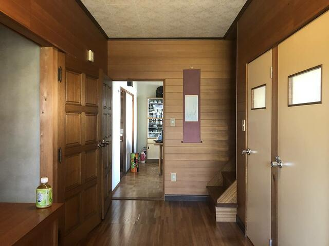 高知市鏡川町 中古住宅の玄関