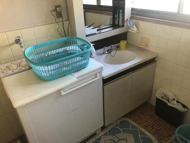 高知市鏡川町 中古住宅の独立洗面台