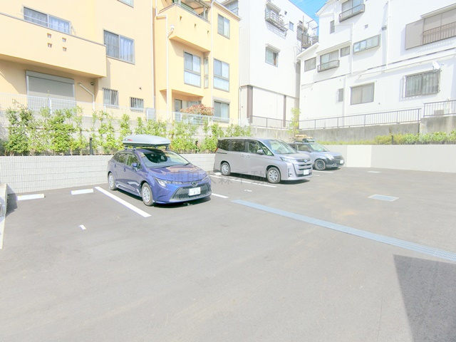 クレヴィアリグゼ西馬込の駐車場|敷地内平置き駐車場　空き状況等詳細はお問合せ下さい。