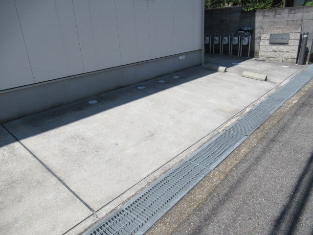 パークイーストⅣの駐車場