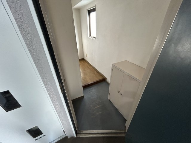 ポコアポコ明石本町メゾンの玄関