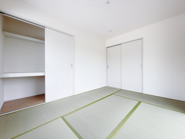 【新築戸建】安中市松井田二軒在家　の和室|■1階和室｜和室でしか味わえない畳ならではの香りや素材で和のやすらぎを感じてください♪休日はお子様とお昼寝するのにも最適です！