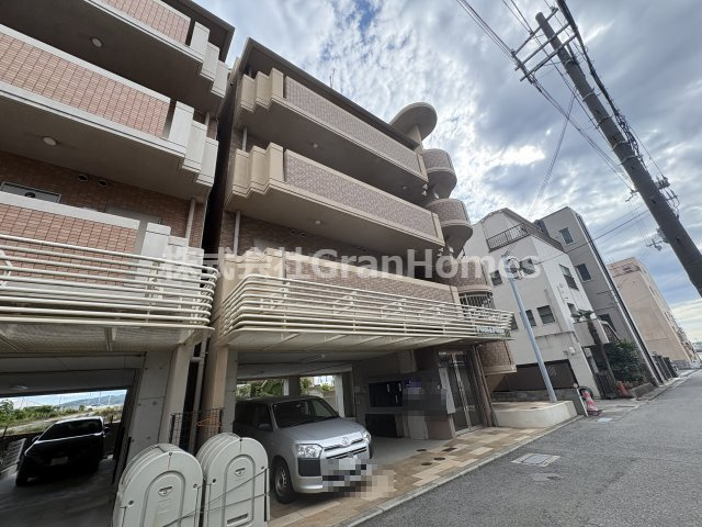 ポコアポコ明石鍛冶屋町三番館の外観