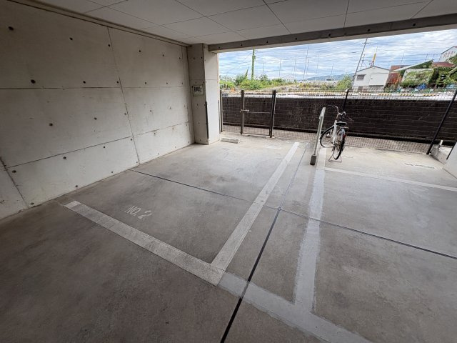 ポコアポコ明石鍛冶屋町三番館の駐車場