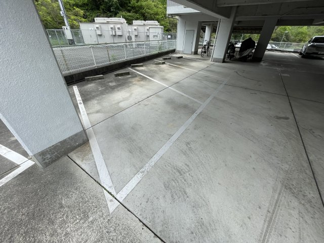 名谷ヒルズの駐車場