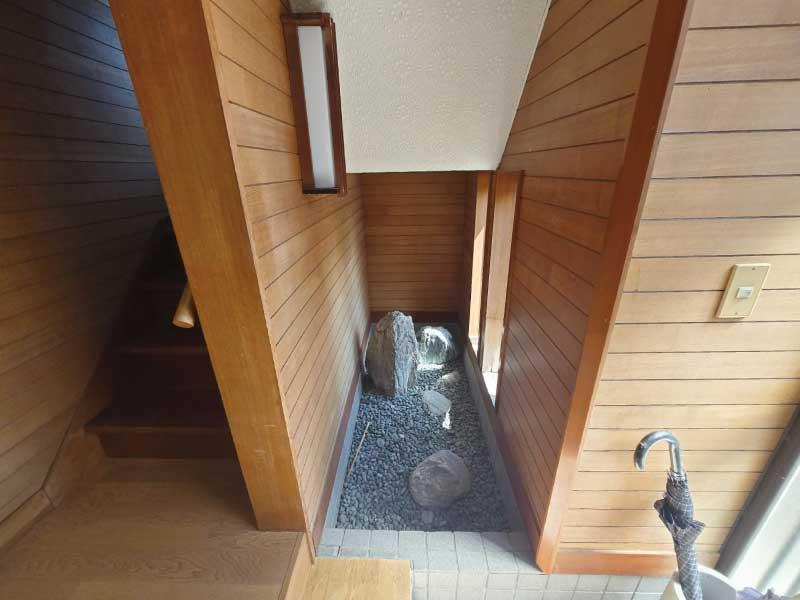 高知市春野町平和　中古住宅の玄関