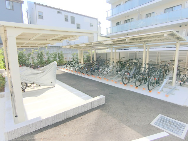 クレヴィアリグゼ西馬込のその他共用部分|屋根付きラック式の駐輪場　空き状況等詳細はお問合せ下さい。