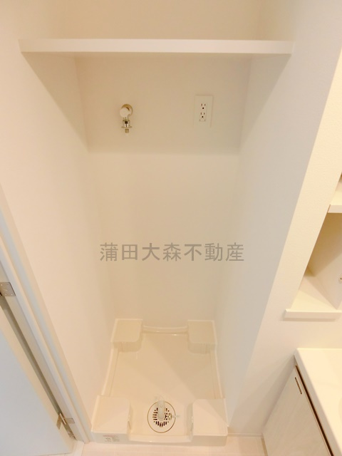 ルミーク大森の設備|棚付きの洗濯機置き場