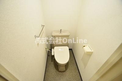 八尾市本町５丁目の賃貸マンションのトイレ