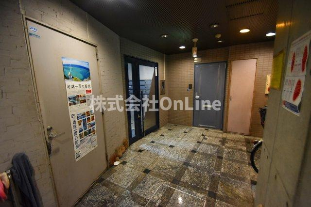 八尾市本町５丁目の賃貸マンションのロビー