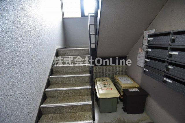 八尾市本町５丁目の賃貸マンションのロビー