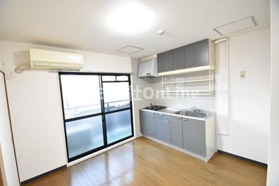 八尾市本町５丁目の賃貸マンションの居間・リビング