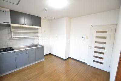 八尾市本町５丁目の賃貸マンションの居間・リビング