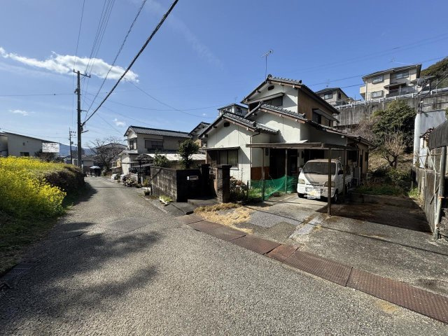 高知市福井町　中古住宅の前面道路含む現地写真