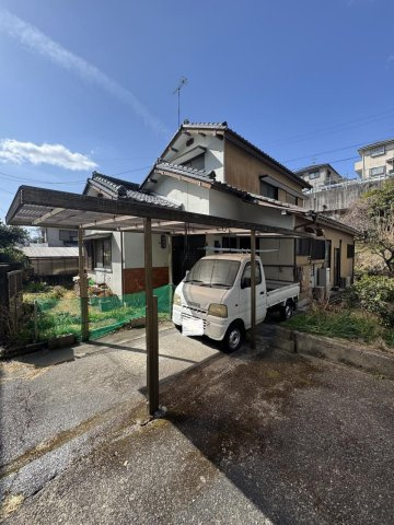 高知市福井町　中古住宅の駐車場