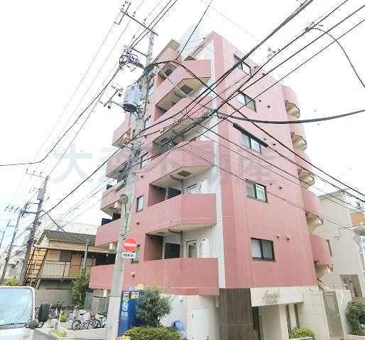 アマヴェル大森の外観|2009年7月築　RC鉄筋コンクリート造地上7階建て1R～1LDK総戸数27戸
東京都大田区大森北5丁目　京浜東北線大森駅徒歩11分、京急本線平和島駅徒歩14分