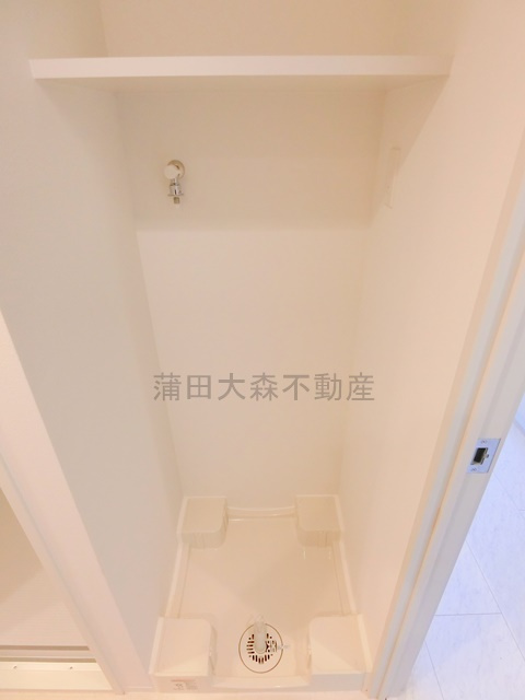 ルミーク大森の設備|棚付きの洗濯機置き場