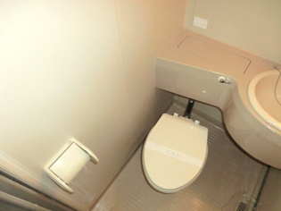 浴室内にトイレがあります！